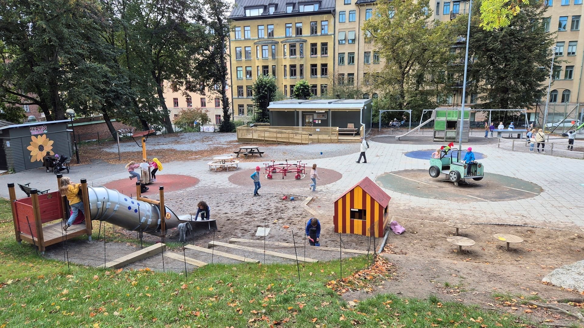 <span id="hs_cos_wrapper_name" class="hs_cos_wrapper hs_cos_wrapper_meta_field hs_cos_wrapper_type_text" style="" data-hs-cos-general-type="meta_field" data-hs-cos-type="text" >Kronobergsparkens parklek</span>